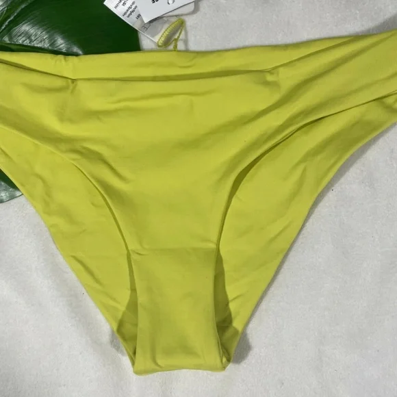 NWT L Space [ SZ Medium ] Sensual Solid‎ Sandy Bikini Bottoms Limelight